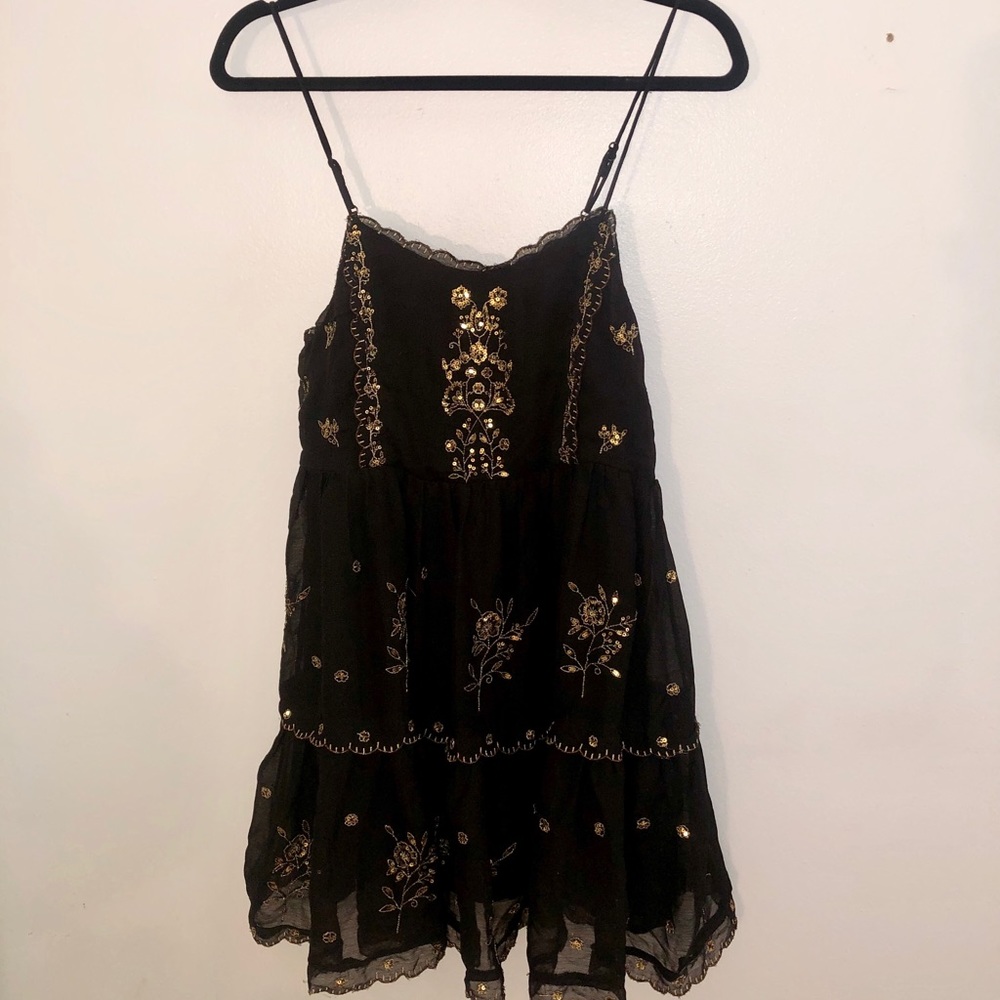 UO Hanna Embroidered Scallop Babydoll Mini Dress